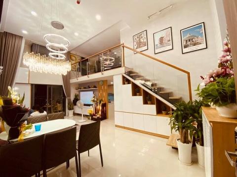 Nội thất nhà cấp 4 gác lửng khá truyền thống.