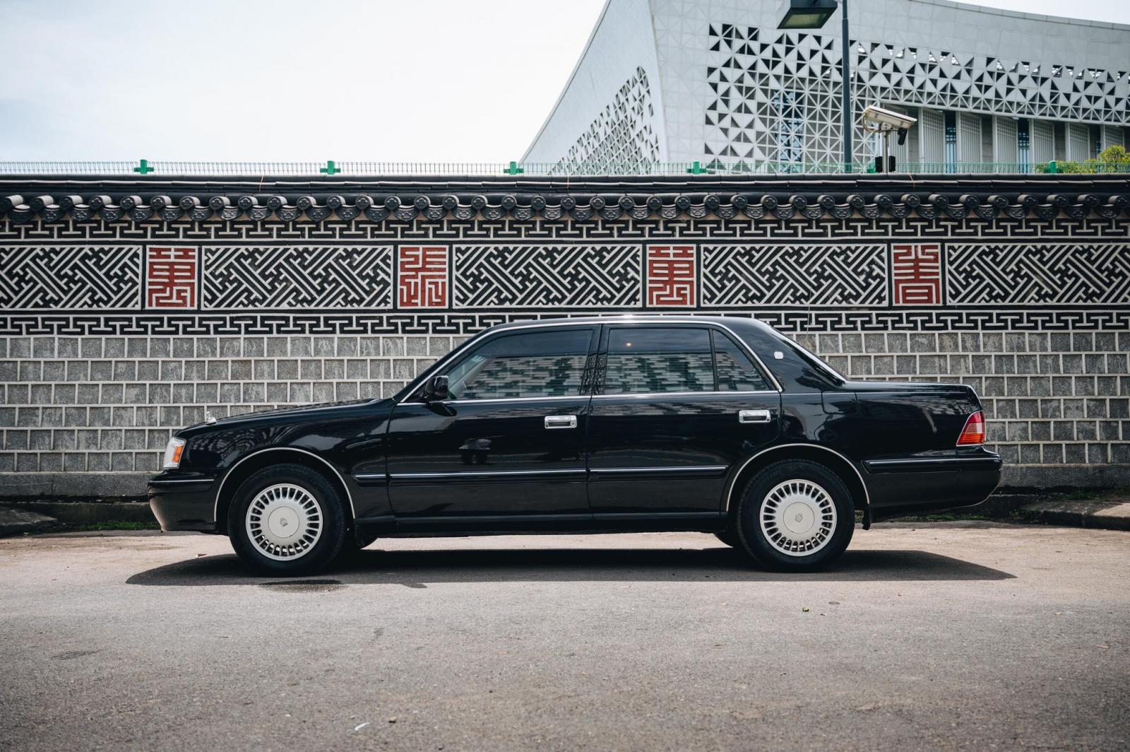 Toyota Crown.