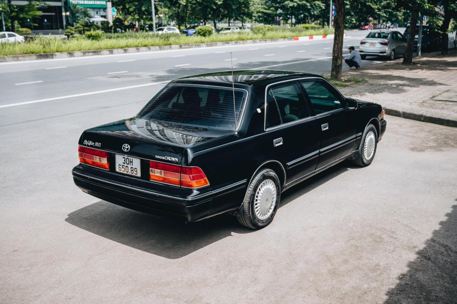 Toyota Crown.