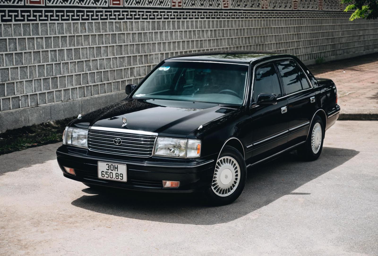 Toyota Crown.