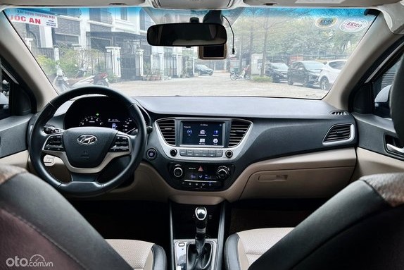 Khoang nội thất của Hyundai Accent Khoang nội thất của Hyundai Accent 1