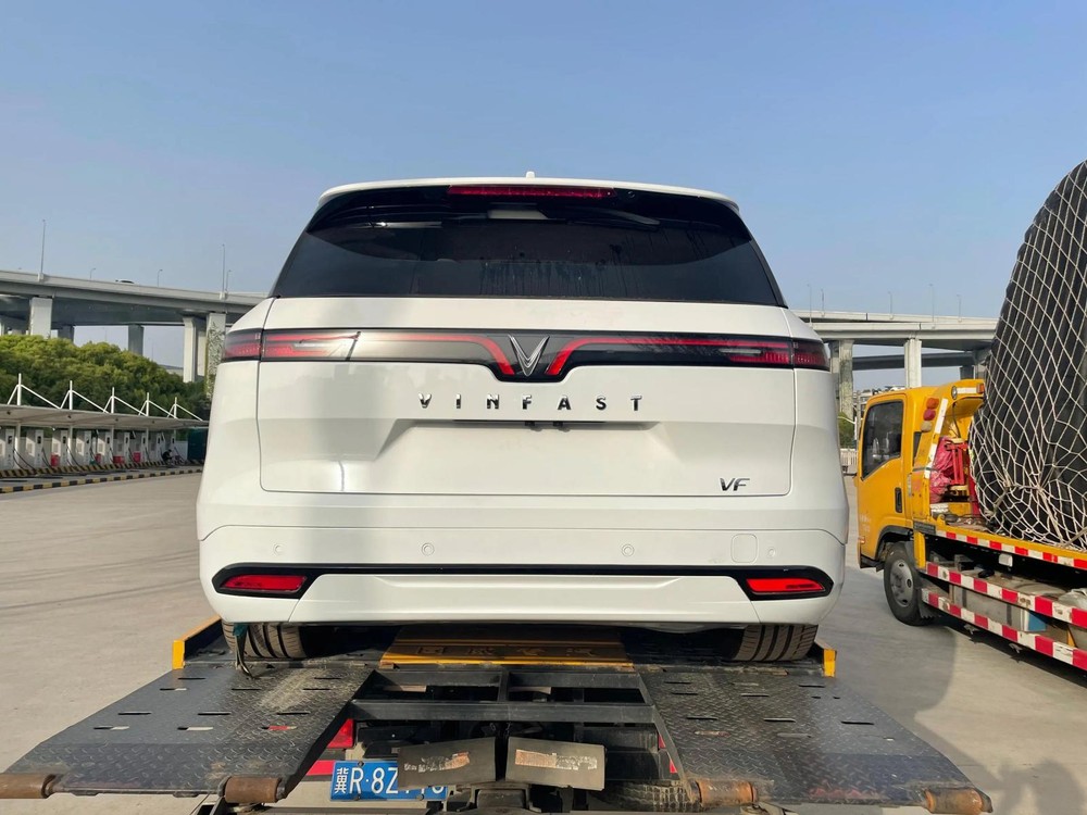 Chiếc VinFast VF9 xuất hiện gần khu vực tổ chức triển lãm ô tô Thượng Hải 2023 1