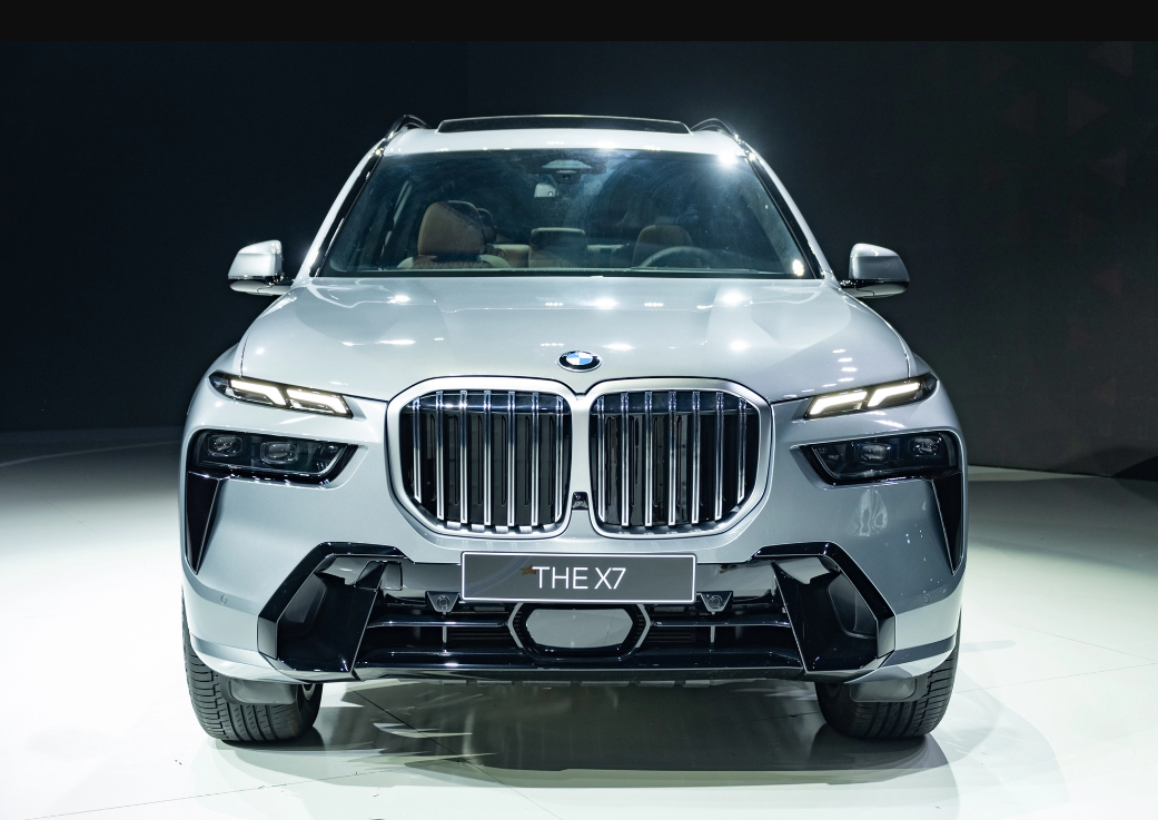 Ngoại thất xe BMW X7 2023.