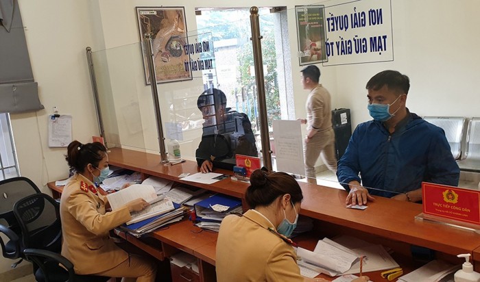Người dân sẽ phải chịu lãi nếu không nộp phạt vi phạm giao thông đúng thời hạn.
