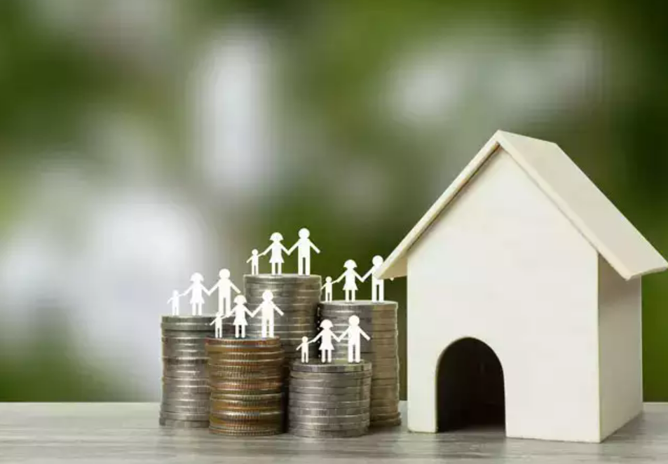 mô hình ngôi nhà cạnh các cọc tiền xu minh họa cho thừa kế đất đai không di chúc