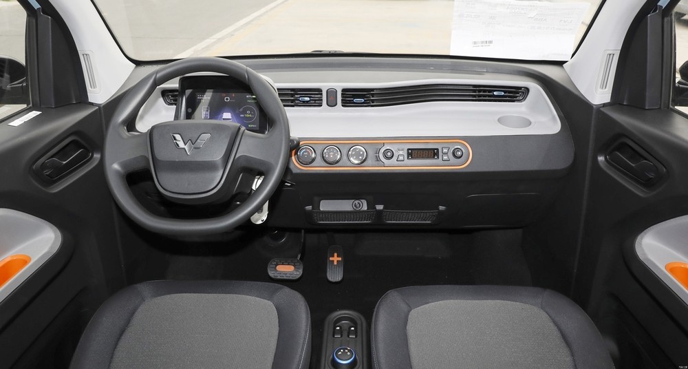 Wuling HongGuang Mini EV đầu ti&ecirc;n xuất xưởng1.