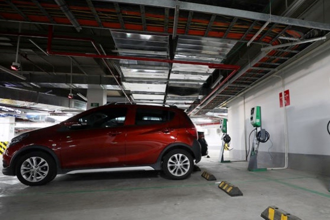  Muốn duy tr&igrave; nguồn điện cho hệ thống điều h&ograve;a th&igrave; xe điện cũng cần sạc đầy pin. 1