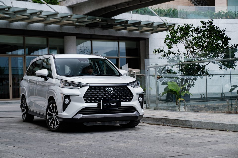 Toyota Veloz Cross đang được ch&agrave;o b&aacute;n với chương tr&igrave;nh ưu đ&atilde;i hấp dẫn 1