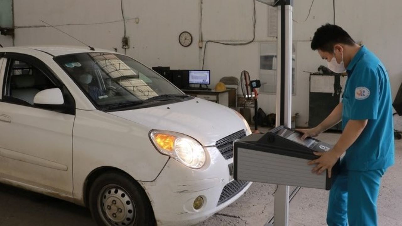 C&aacute;c phương tiện sẽ giảm 50% lệ ph&iacute; cấp Giấy chứng nhận kiểm định an to&agrave;n kỹ thuật v&agrave; bảo vệ m&ocirc;i trường từ ng&agrave;y&nbsp;1/7 1