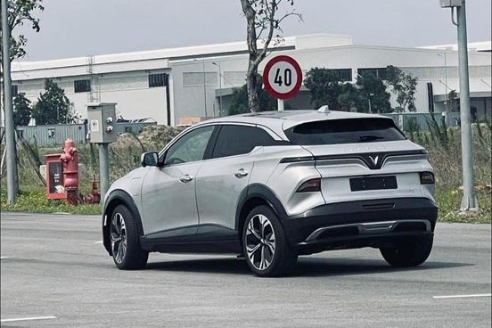 VinFast VF6 không ngụy trang, liên tục xuất hiện trên đường thử trước ngày ra mắt 1