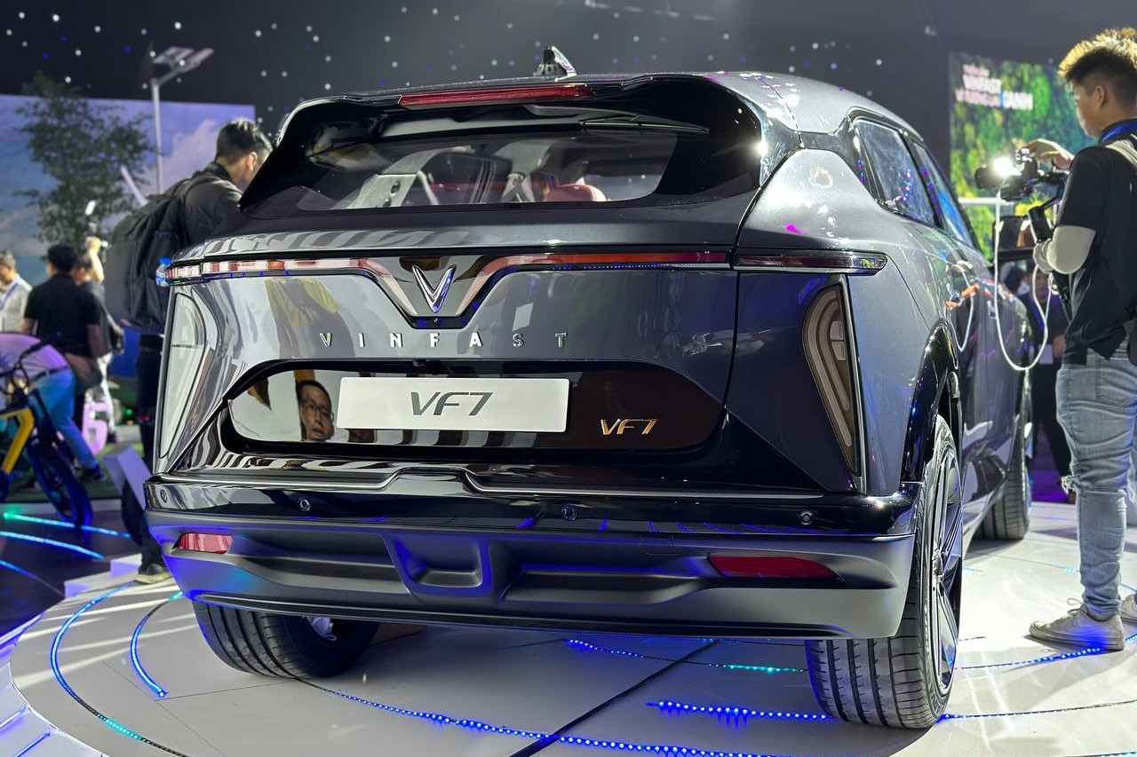 Thiết kế đuôi xe VinFast VF 7 1