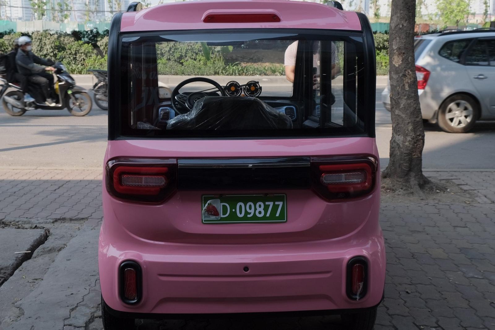 Chiếc xe mini Trung Quốc giá rẻ có ngoại thất màu hồng. 1