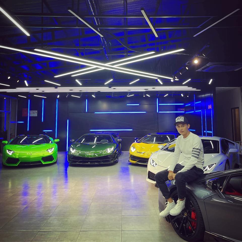 trùm buôn siêu xe Phan Công Khanh  trùm buôn siêu xe Phan Công Khanh .