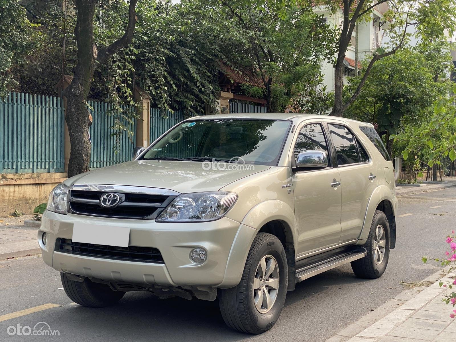 Giá xe Toyota Fortuner.