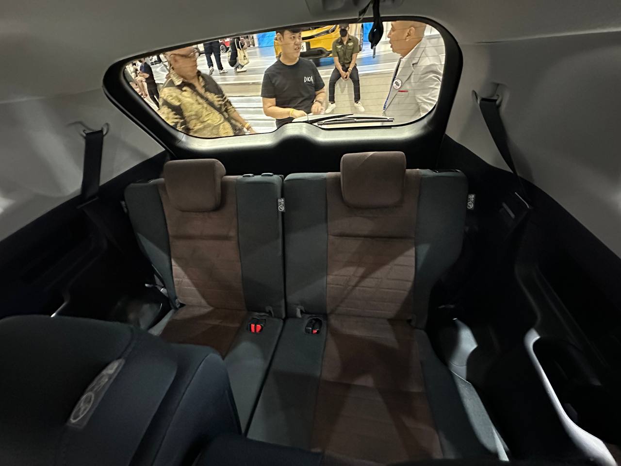 Ảnh thực tế Toyota Innova sắp về Việt Nam.