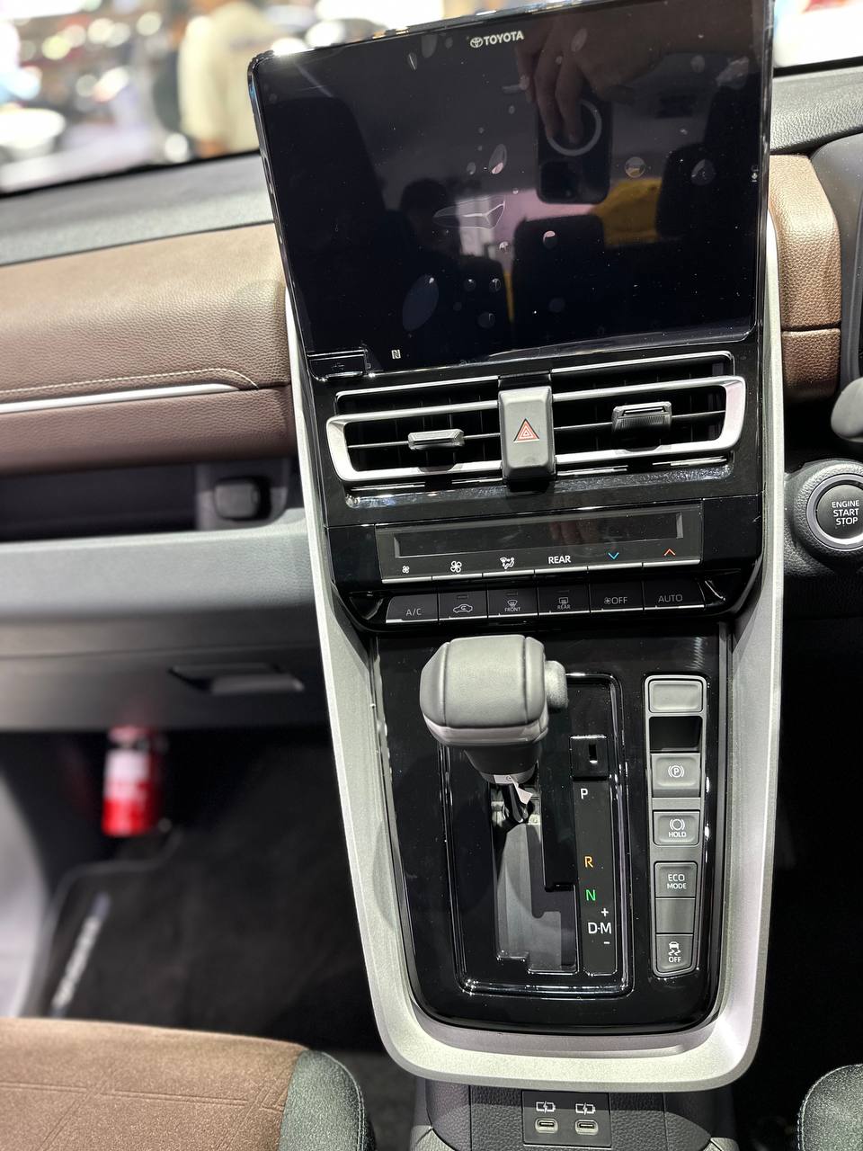 Ảnh thực tế Toyota Innova sắp về Việt Nam9.