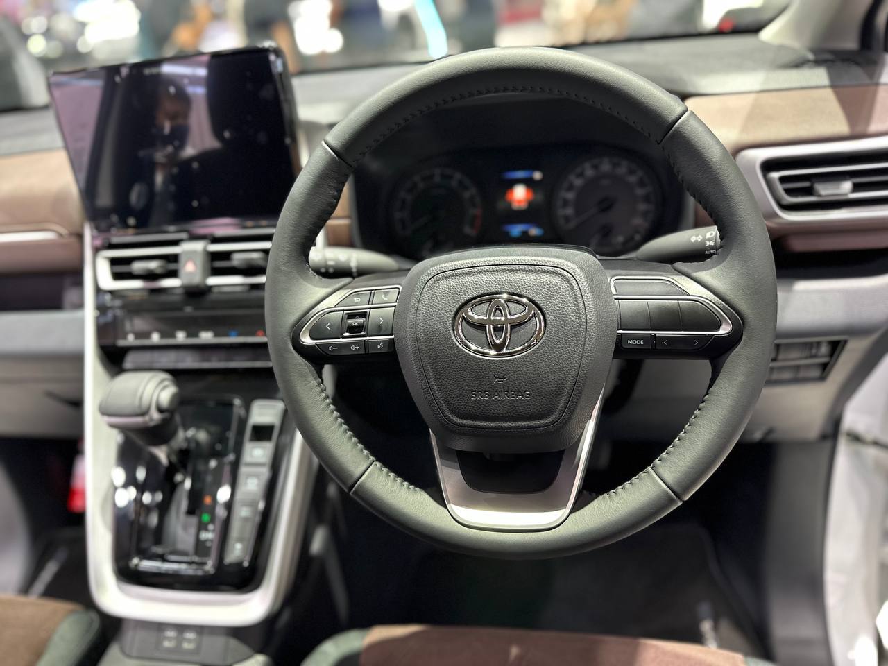 Ảnh thực tế Toyota Innova sắp về Việt Nam8.