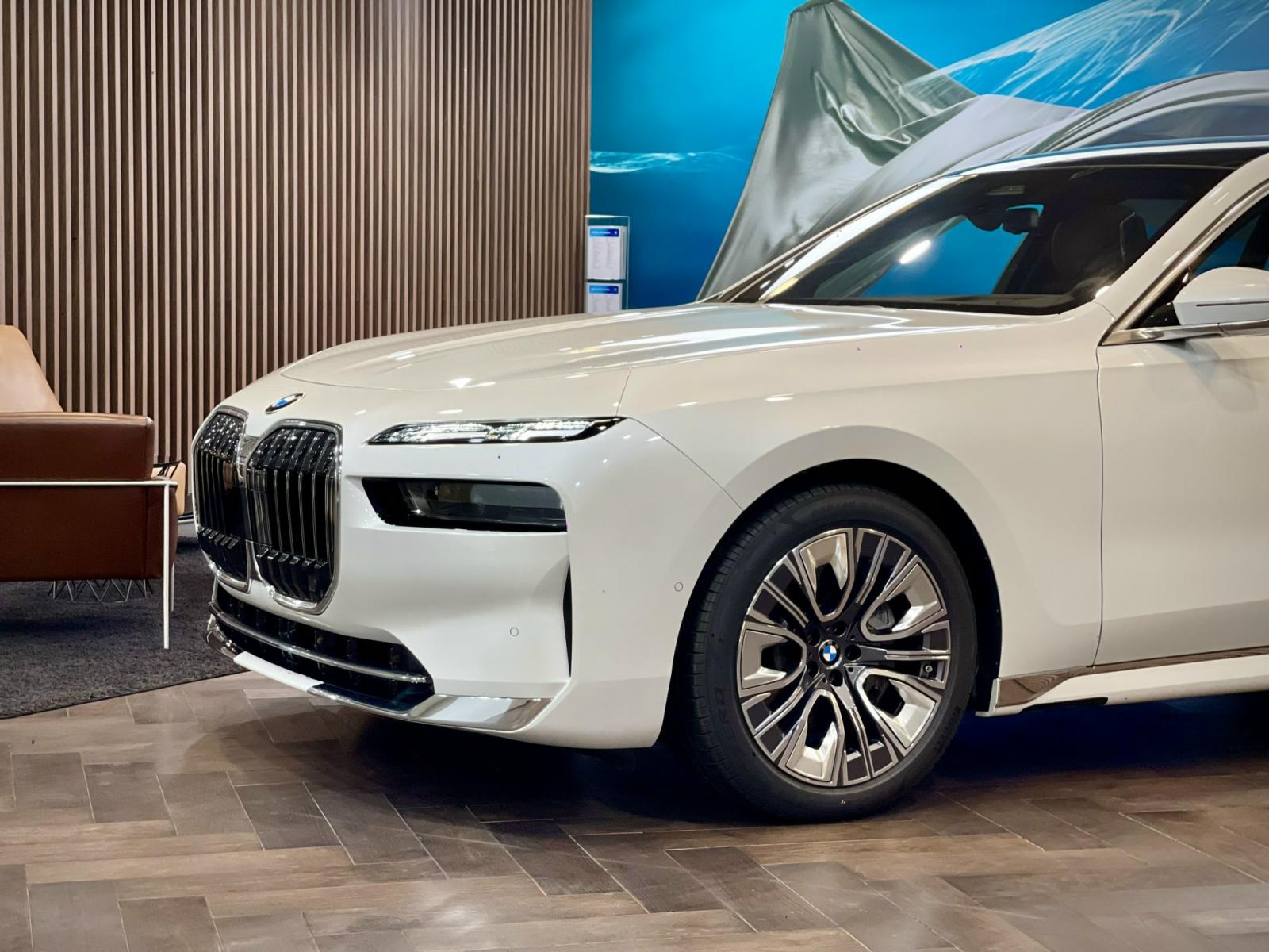 La-zăng xe BMW 740i.
