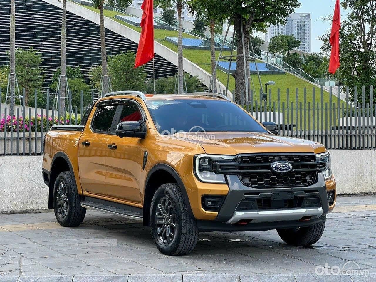 Doanh số giảm Ford Ranger vẫn còng lưng gánh toàn team bán tải.