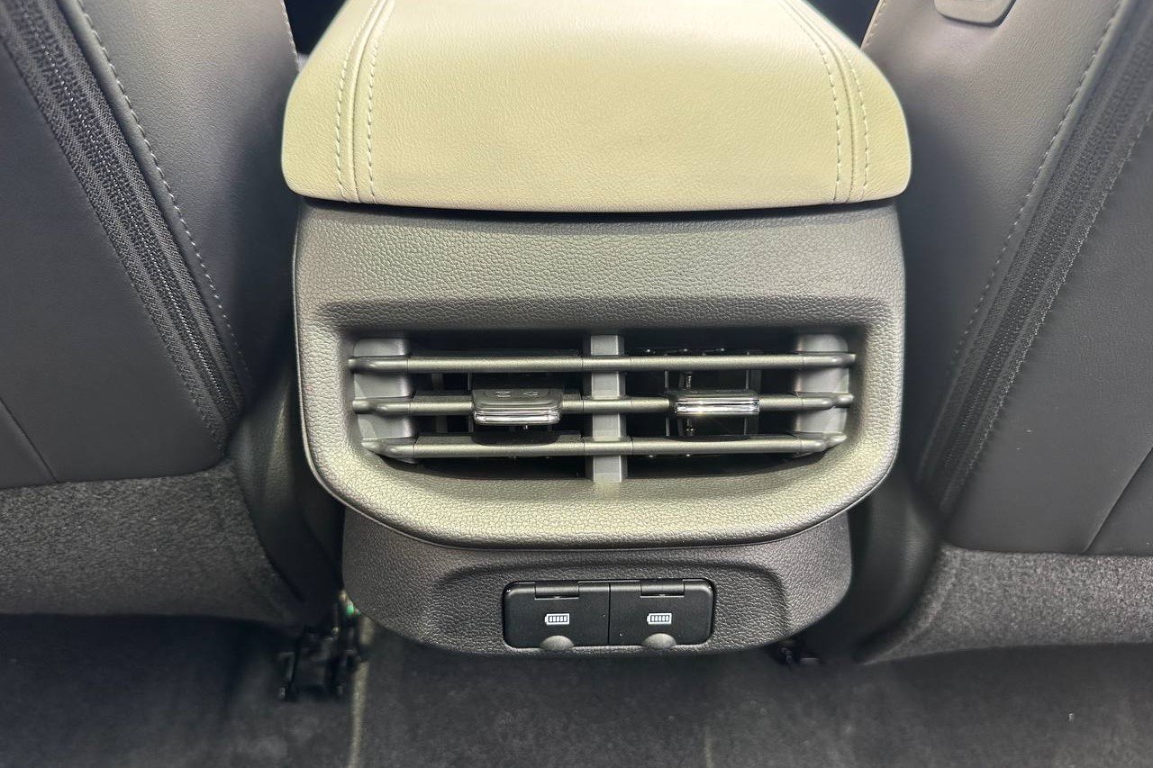 Cửa gi&oacute; xe Haval H6