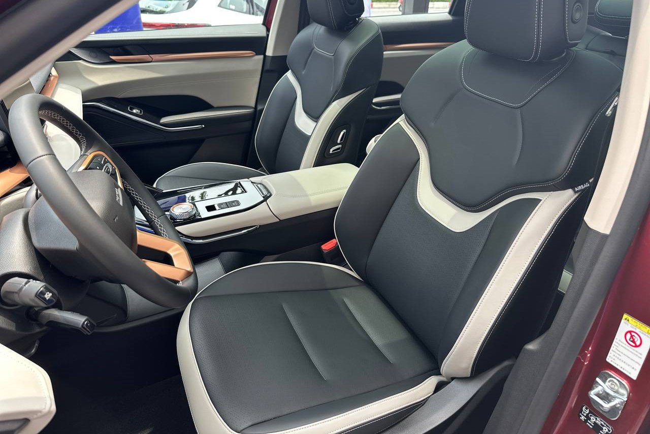 H&agrave;ng ghế trước của xe Haval H6