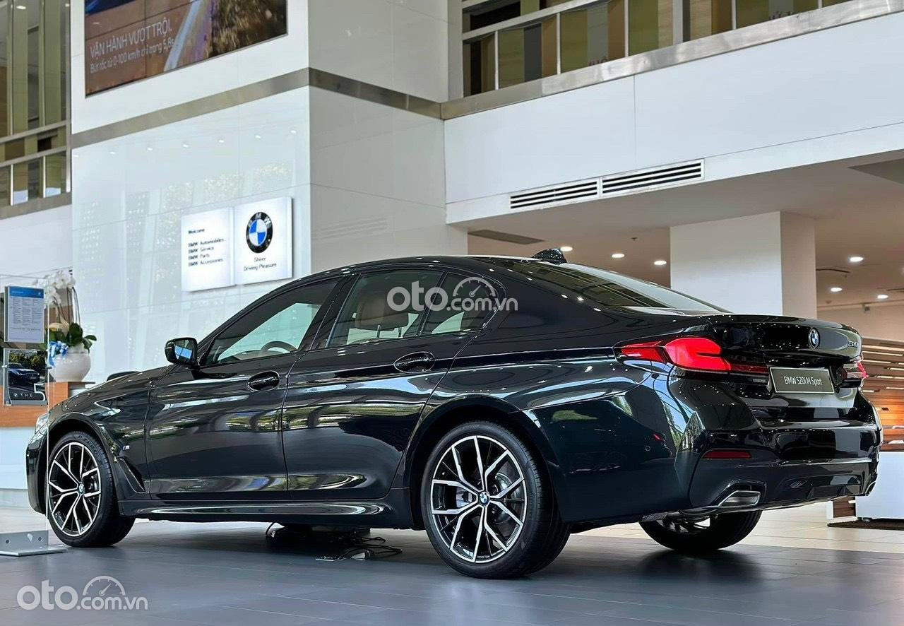 Giá xe BMW X5 2022 đang giảm tới gần 700 triệu tại đại lý.