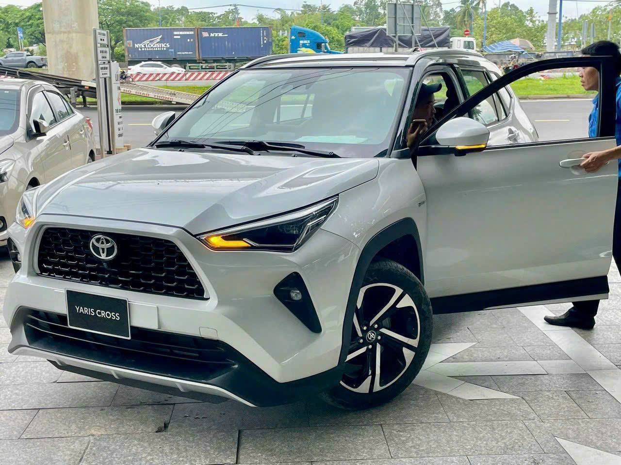 Ngoại thất xe Toyota Yaris Cross 2023.hình1.