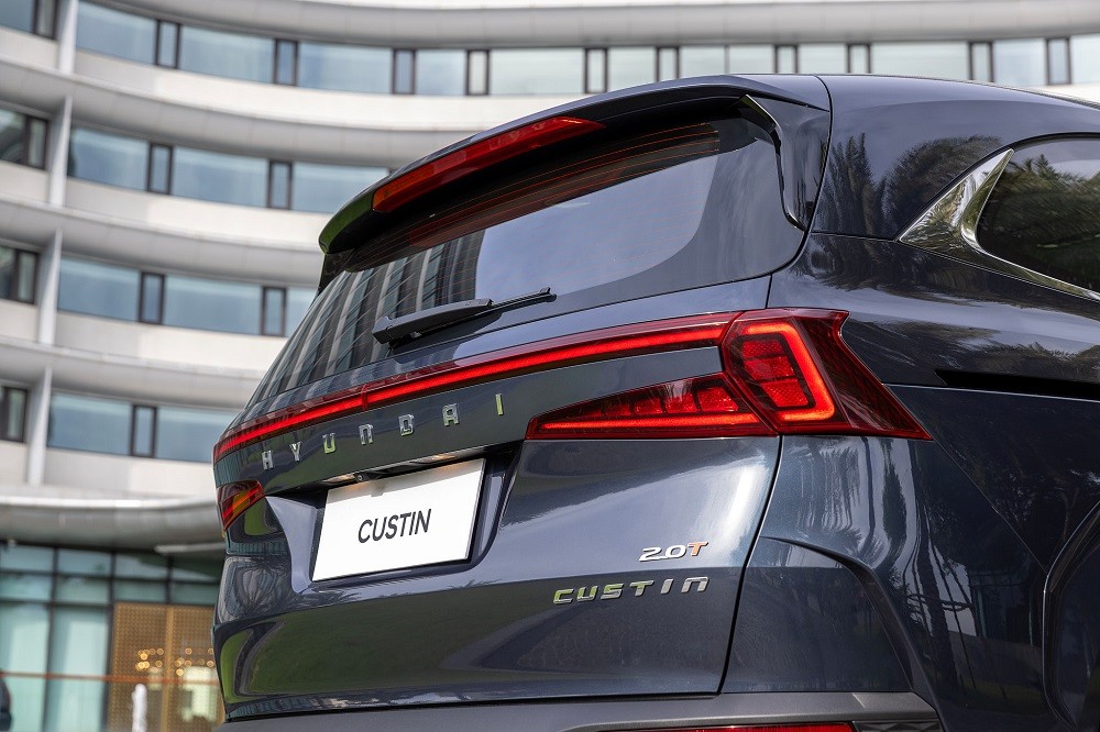 Đèn hậu xe Hyundai Custin.