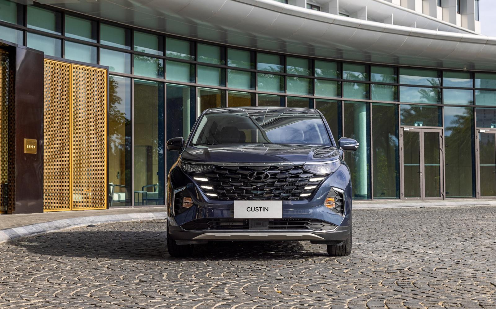 Đầu xe Hyundai Custin .