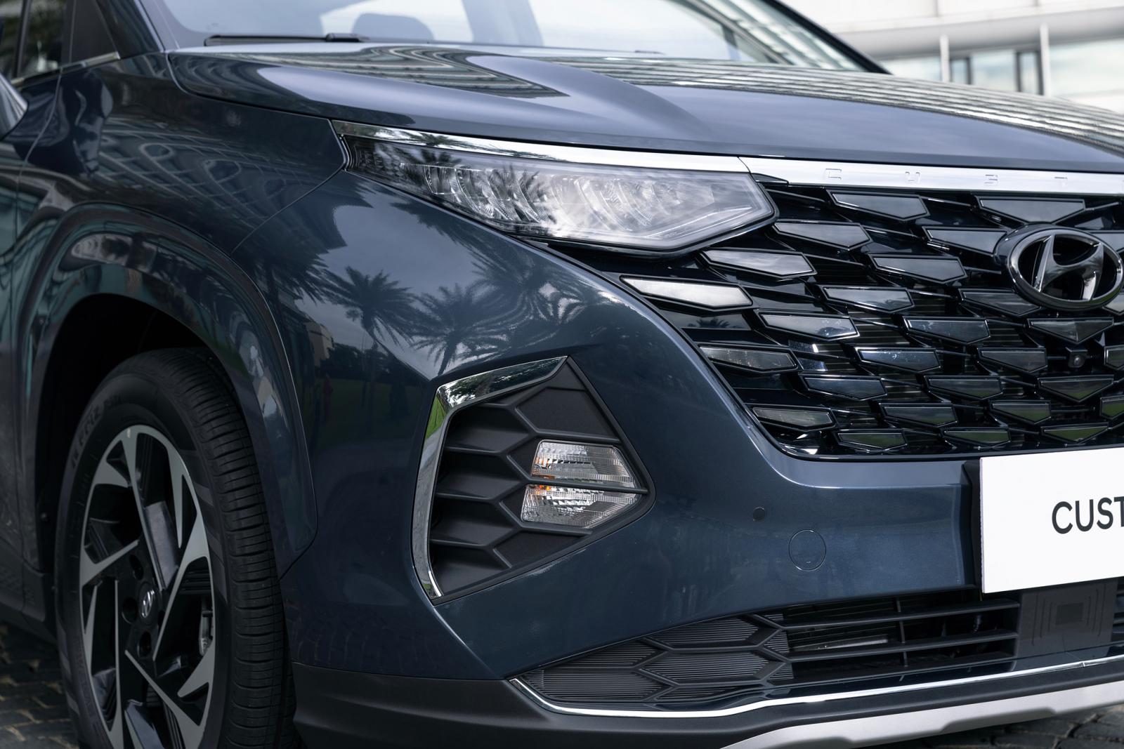 Hệ thống chiếu sáng trước của Hyundai Custin.