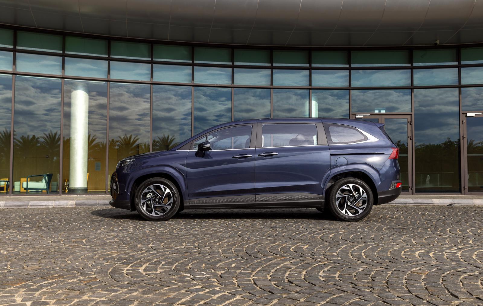  Thân xe Hyundai Custin .