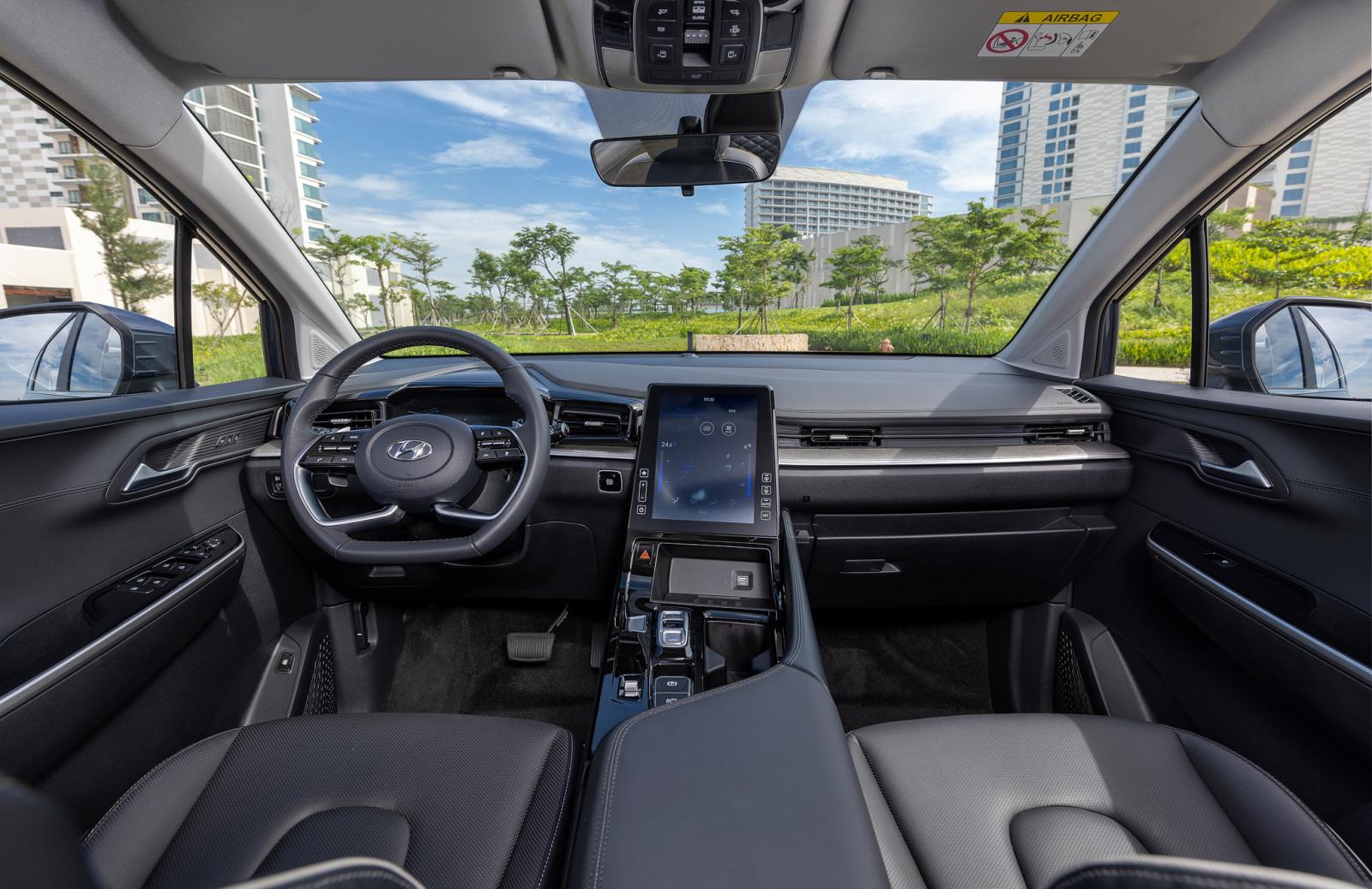 Khoang cabin Hyundai Custin .