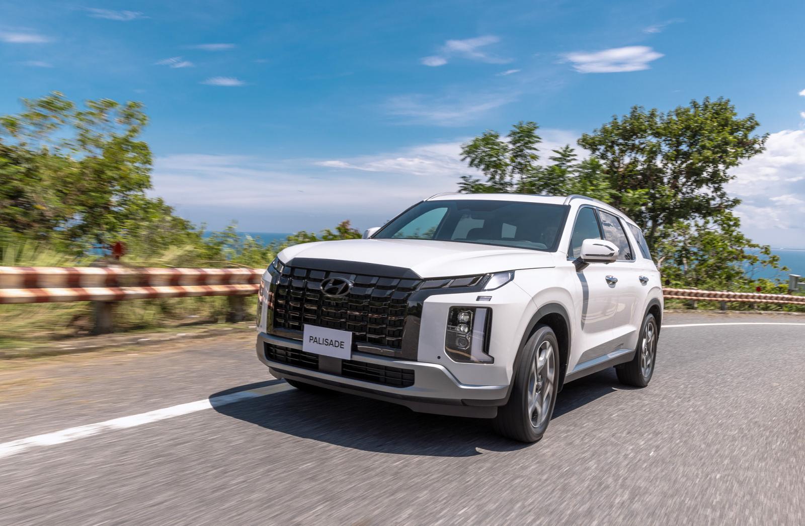 Vận h&agrave;nh Hyundai Palisade.