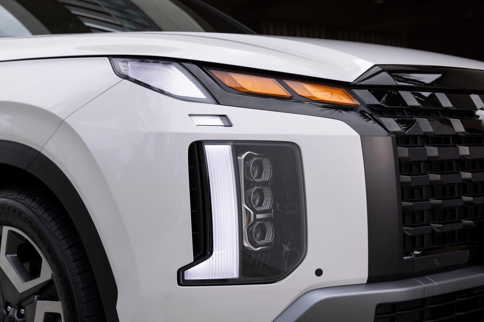 Hệ thống chiếu s&aacute;ng xe Hyundai Palisade .