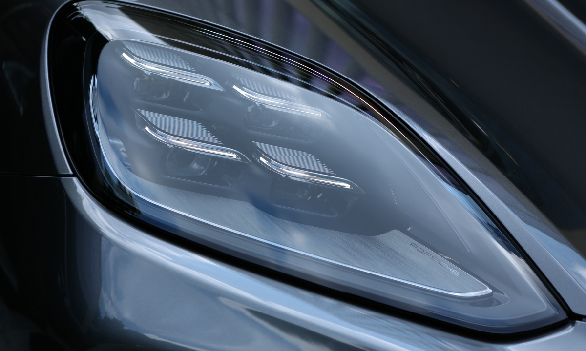 Đèn xe Porsche Cayenne .