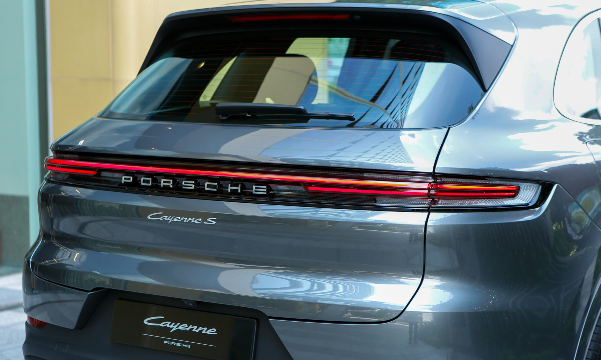 Đèn hậu xe Porsche Cayenne.