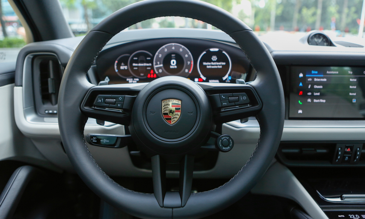 Vô-lăng xe Porsche Cayenne.