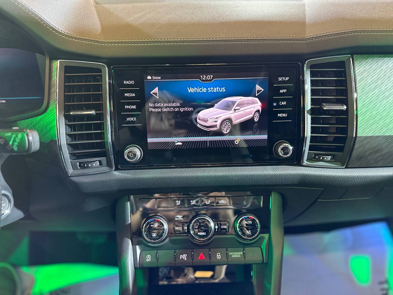 M&agrave;n h&igrave;nh trung t&acirc;m xe Skoda Kodiaq.