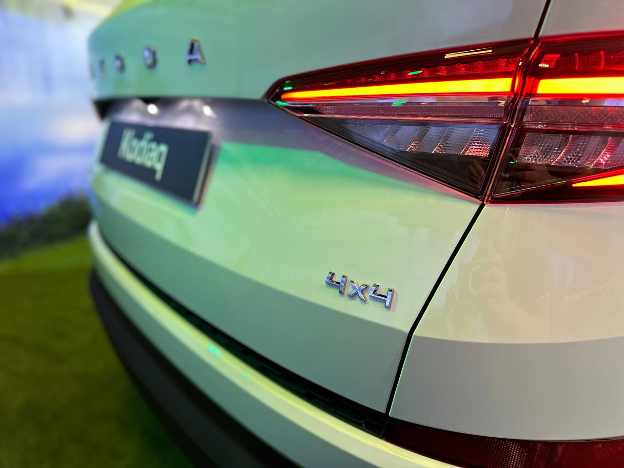 Đ&egrave;n hậu xe Skoda Kodiaq.