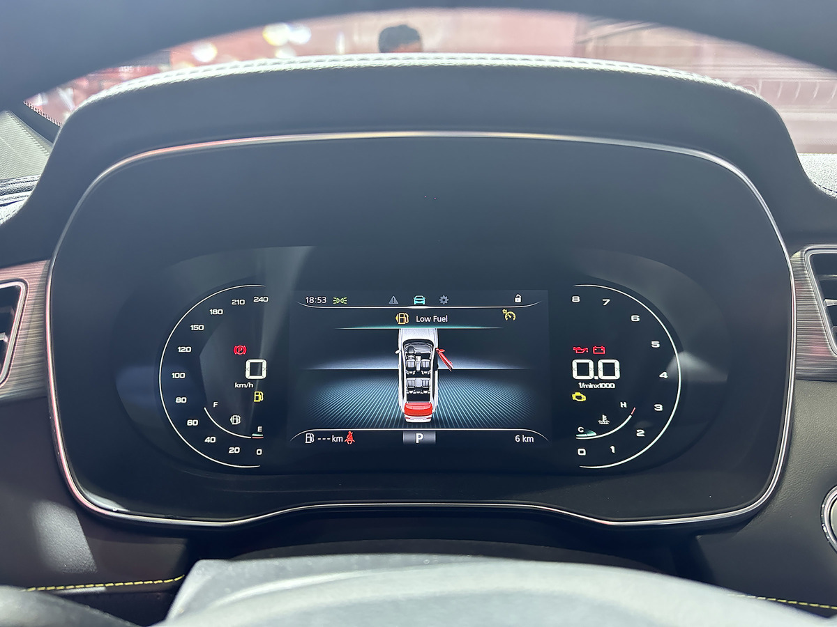 màn hình sau vô lăng kích thước 12,3 inch.