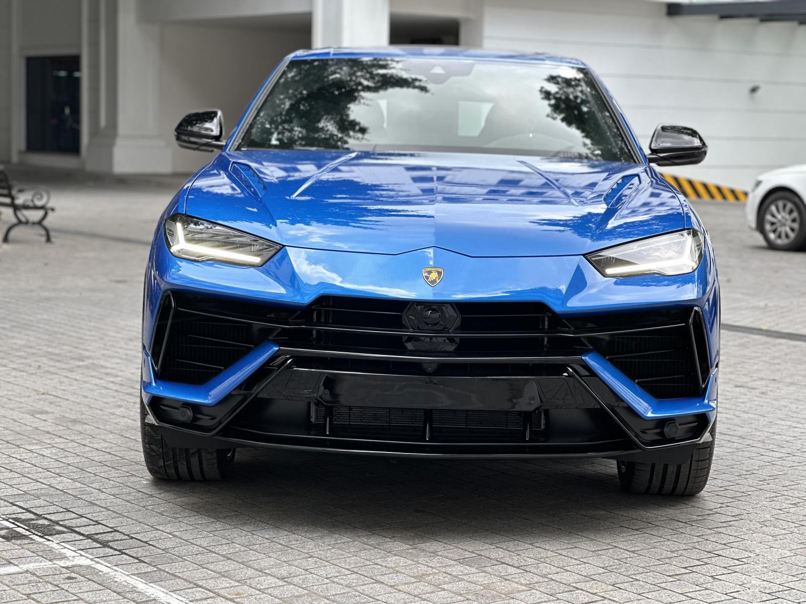 Đầu xe Lamborghini Urus S 2023 đầu tiên tại Việt Nam.