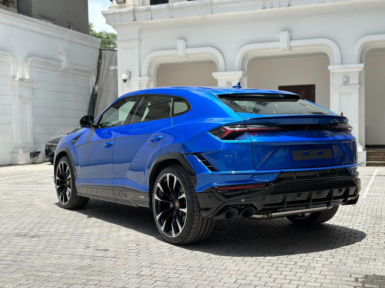 hông xe Lamborghini Urus S 2023 đầu tiên tại Việt Nam.
