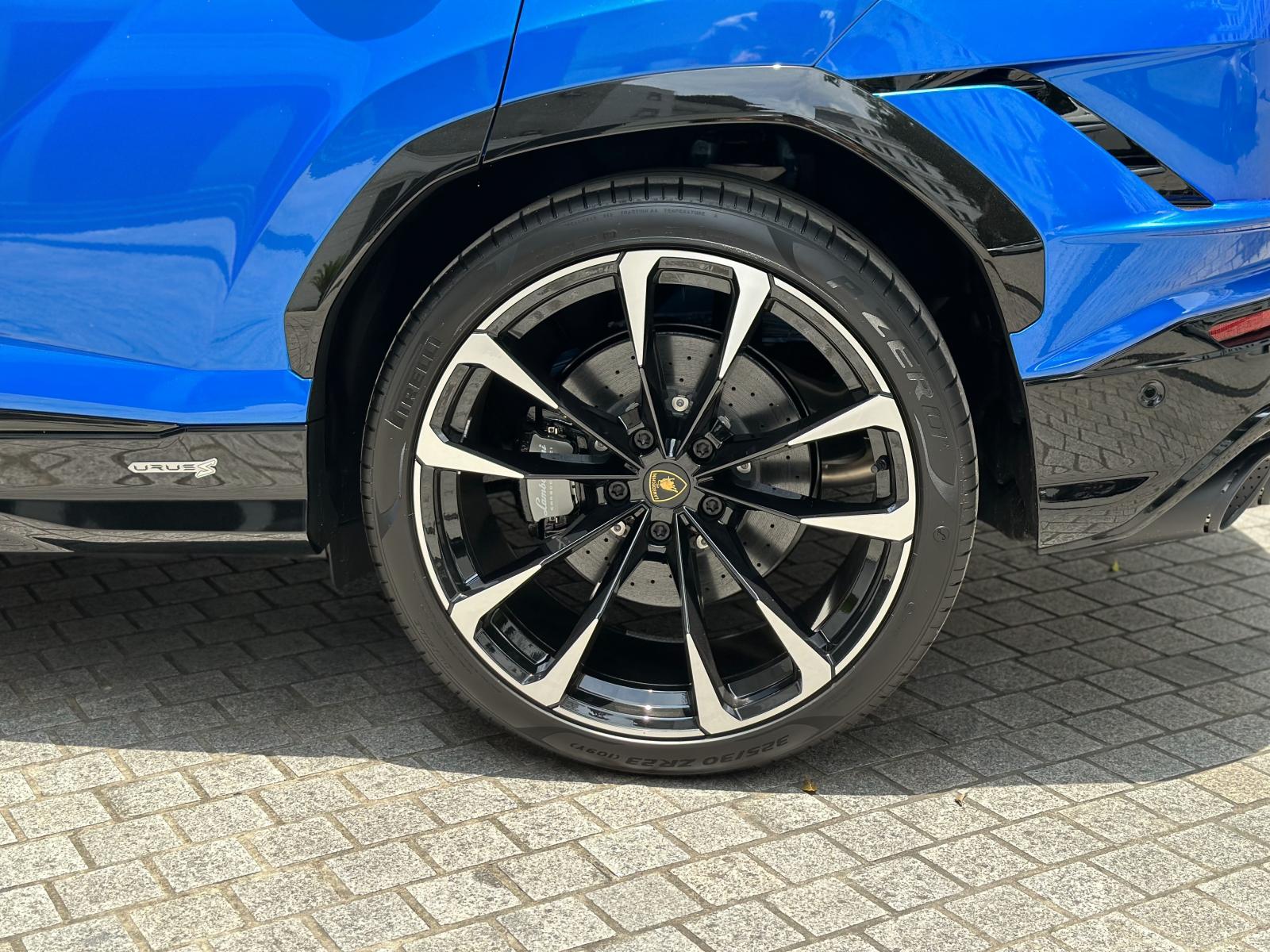 La-zăng xe Lamborghini Urus S 2023 đầu tiên tại Việt Nam.