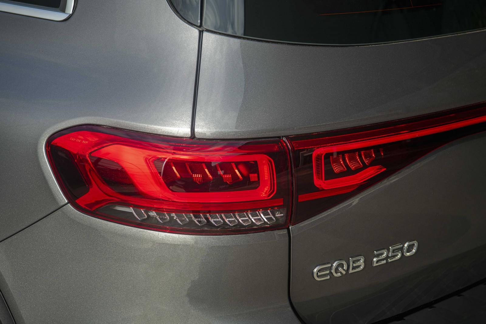 Đèn hậu xe Mercedes-Benz EQB .