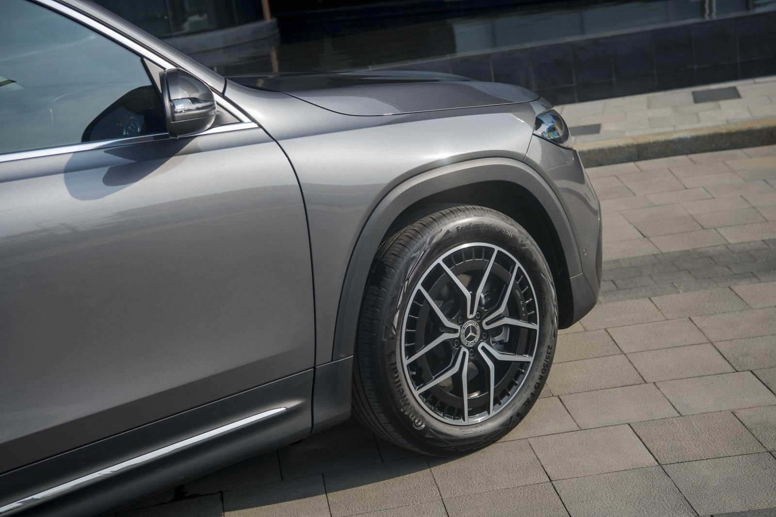 Gương chiếu hậu ngoài của xe Mercedes-Benz EQB 250.