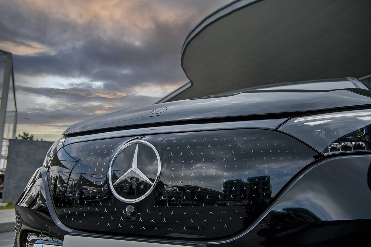 Tản nhiệt xe Mercedes-Benz EQE 500 4Matic .