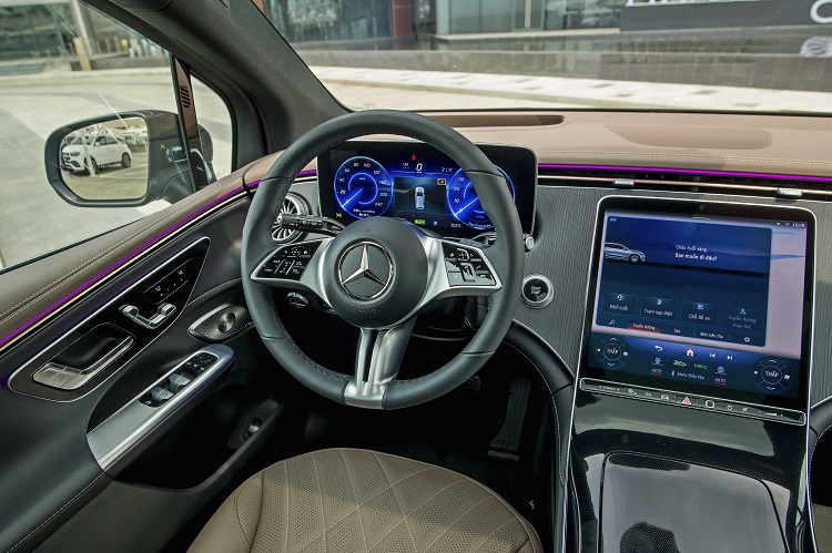 V&ocirc;-lăng xe Mercedes-Benz EQE 500 4Matic .