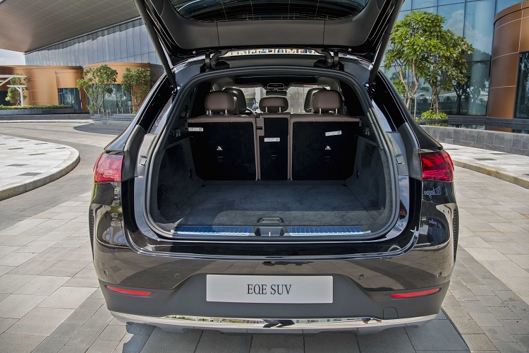 Cốp xe Mercedes-Benz EQE 500 4Matic.