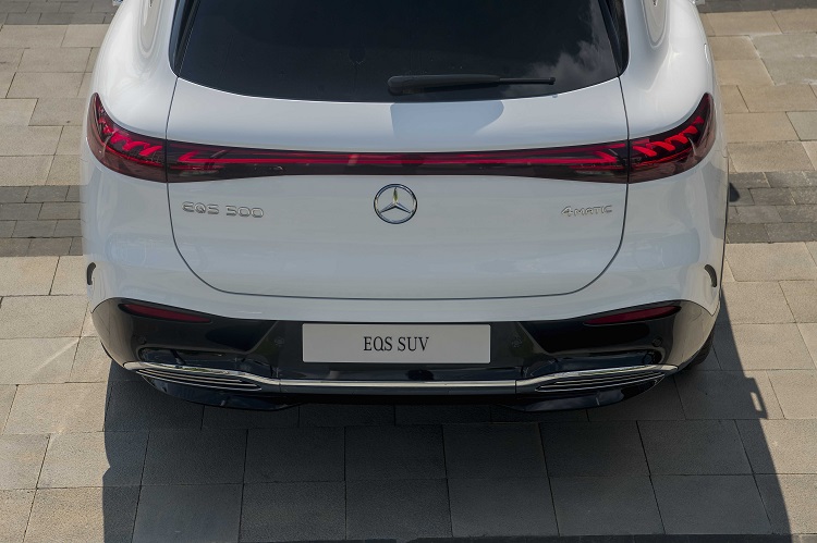 Ph&iacute;a sau xe Mercedes-Benz EQS 500 4Matic.