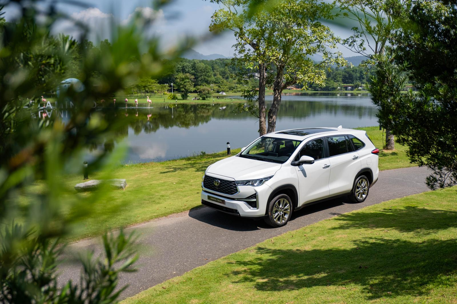 Động cơ xe Toyota Innova Cross.